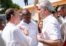 PRESIDENTE LUIS ABINADER Y EL MINISTRO DE INDUSTRIA Y COMERCIO VICTOR -ITO-BISONO PROGRAMA PRIMERO TU HOGAR EN LAROMANA.
