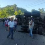 Trágico Accidente- En el kilometro 12 hato mayor sabana de la mar entre autobús escolar y una patana.