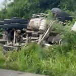 Accidente de camión se registra en la carretera Higüey-Yuma próximo al parador el chévere